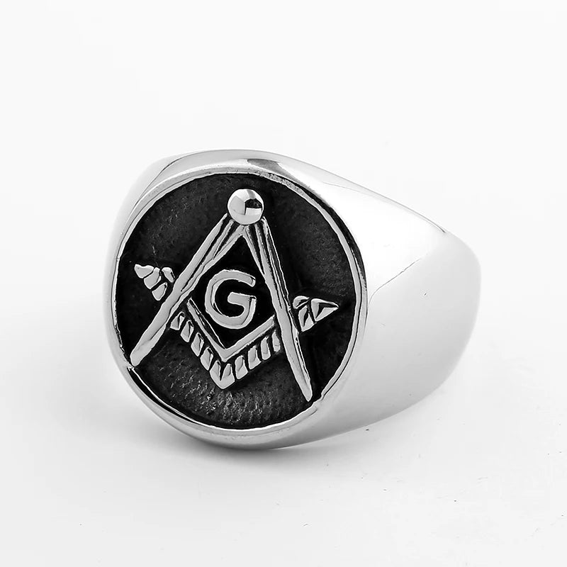 Silver-tone round Masonic ring with black face and raised emblem