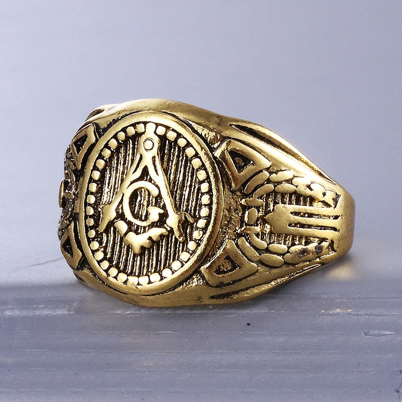 Side-front view of oval Masonic ring and decorated shoulder