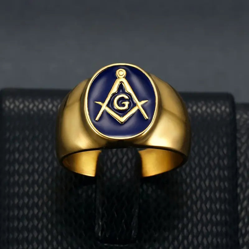 Front of gold-tone Masonic ring with blue oval emblem