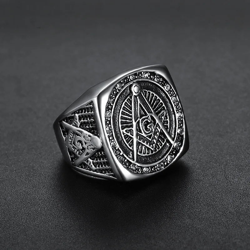 Silver-tone Masonic ring with matching emblem and stone border