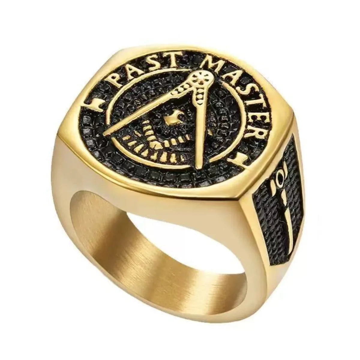 Gold-tone round Past Master ring with black inscribed medallion