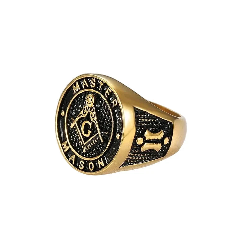 Angled Master Mason ring showing lettering and shoulder motif