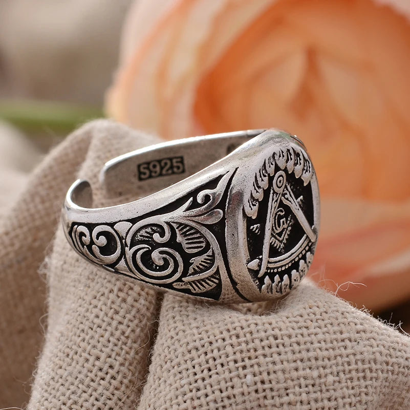 Side of split-band Masonic ring with scroll decoration