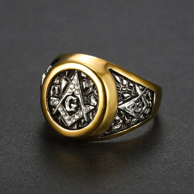 Angled two-tone Masonic ring with decorated shoulders